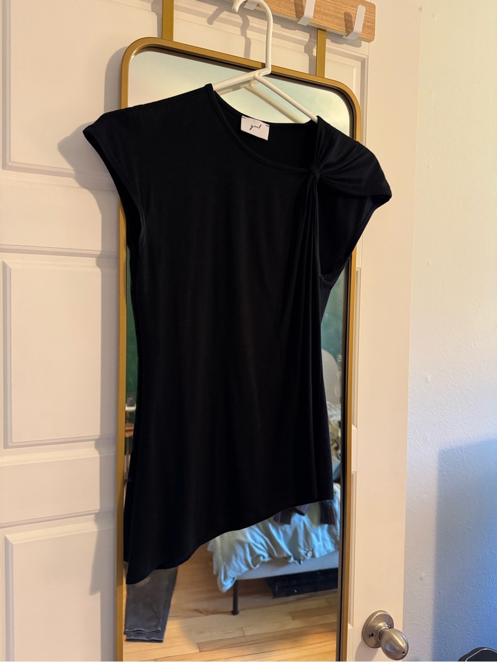 Geel Black Asymmetric Top